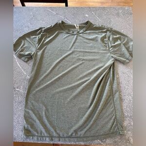 Vuori men’s XL tee